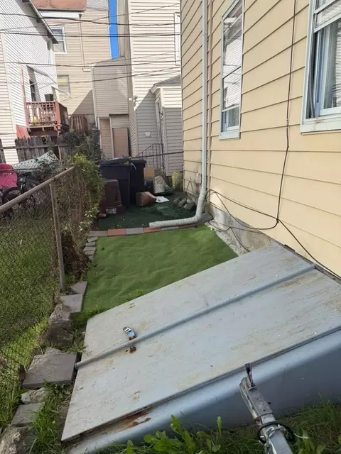 Exterior - 69 Fox St, Worcester, MA 01604 photo 4 of 4