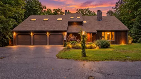6 Nestlewood Ln, Hubbardston, MA 01452