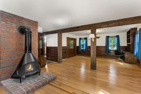 Living - 6 Mapleton St, Acushnet, MA 02743 photo 10 of 11