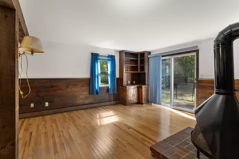 Living - 6 Mapleton St, Acushnet, MA 02743 photo 5 of 11