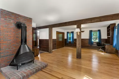 Living - 6 Mapleton St, Acushnet, MA 02743 photo 11 of 11