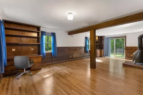 Living - 6 Mapleton St, Acushnet, MA 02743 photo 9 of 11