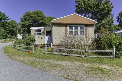 2 5th Ave #2, Pocasset, MA 02559
