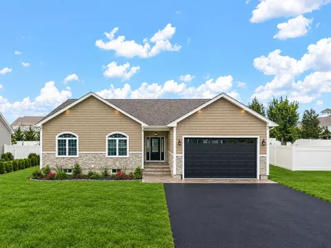 111 Farland Cir, New Bedford, MA 02745