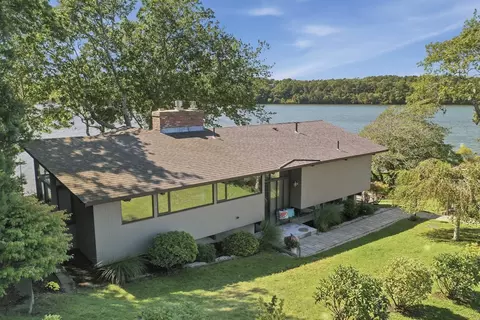32 Eagle Hill Dr, Plymouth, MA 02360