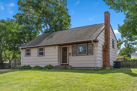 105 Crestfield Dr, Brockton, MA 02302