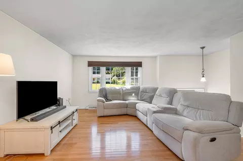 Living - 7 Hickory Dr, Townsend, MA 01469 photo 1 of 4