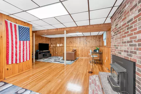 Living - 7 Hickory Dr, Townsend, MA 01469 photo 4 of 4