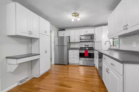 Kitchen - 7 Hickory Dr, Townsend, MA 01469 photo 2 of 2