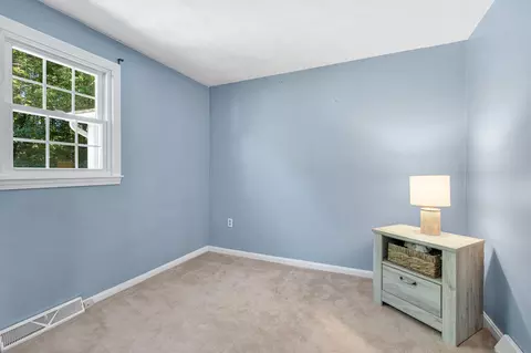 Bedroom - 7 Hickory Dr, Townsend, MA 01469 photo 2 of 8