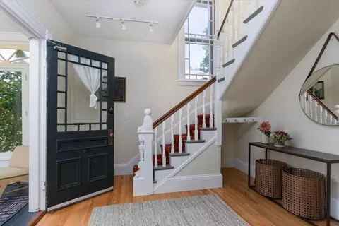 Entry Way - 16 Abbott St, Wellesley, MA 02482 photo 2 of 3