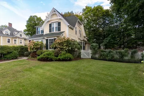 Exterior - 16 Abbott St, Wellesley, MA 02482 photo 2 of 7