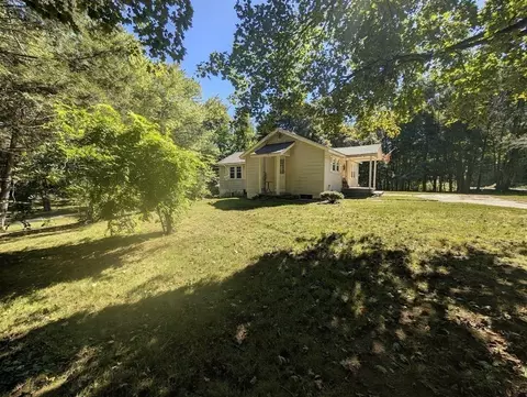 93 Richardson Corner Rd, Charlton, MA 01507
