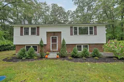 9 Epping Woods Rd, Epping, NH 03042
