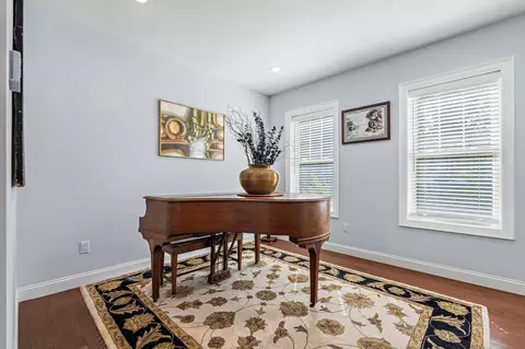 Entry Way - 4 Wisteria Ln, Maynard, MA 01754 photo 2 of 6