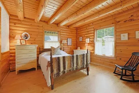Bedroom - 21 Taft Ave, Mendon, MA 01756 photo 1 of 3
