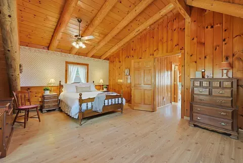 Bedroom - 21 Taft Ave, Mendon, MA 01756 photo 2 of 3