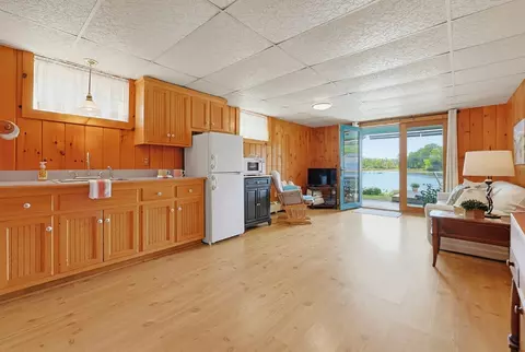 Kitchen - 21 Taft Ave, Mendon, MA 01756 photo 3 of 3