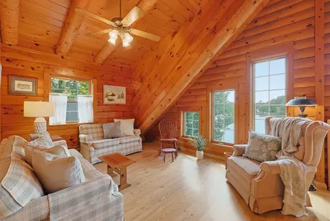 Living - 21 Taft Ave, Mendon, MA 01756 photo 6 of 8