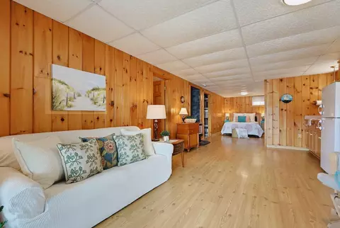 Living - 21 Taft Ave, Mendon, MA 01756 photo 8 of 8