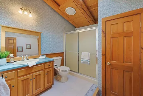 Bath - 21 Taft Ave, Mendon, MA 01756 photo 2 of 3