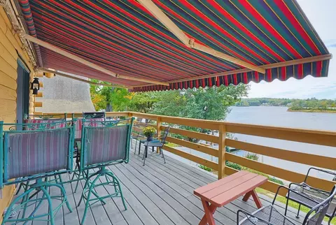 Exterior - 21 Taft Ave, Mendon, MA 01756 photo 3 of 9