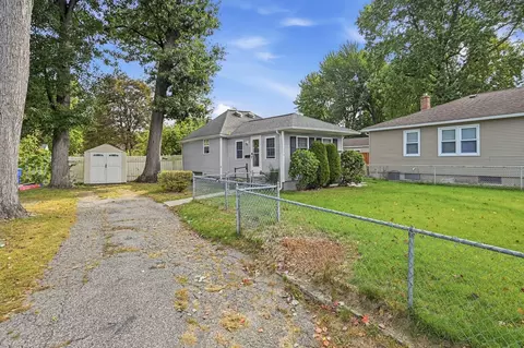 Exterior - 215 Eddy St, Springfield, MA 01104 photo 6 of 7