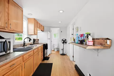 Entry Way - 215 Eddy St, Springfield, MA 01104 photo 1 of 3