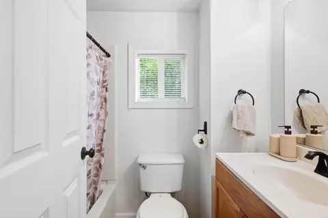 Bath - 215 Eddy St, Springfield, MA 01104 photo 1 of 2