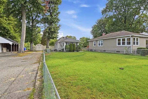 Exterior - 215 Eddy St, Springfield, MA 01104 photo 4 of 7
