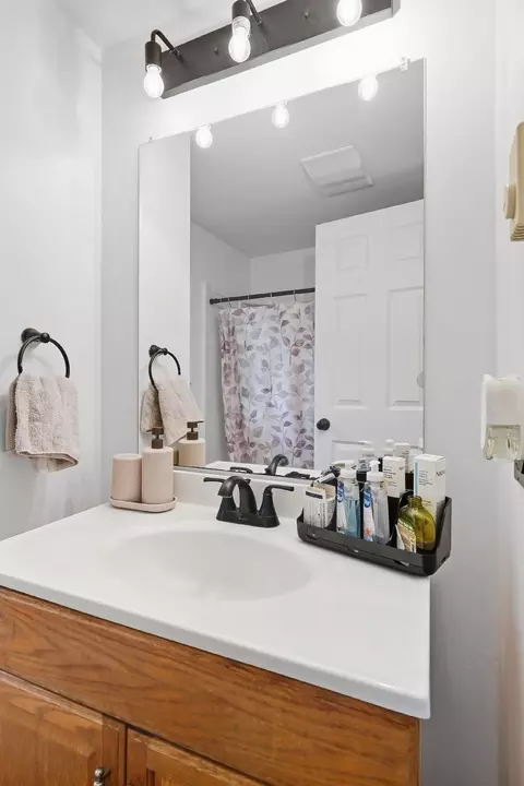 Bath - 215 Eddy St, Springfield, MA 01104 photo 2 of 2