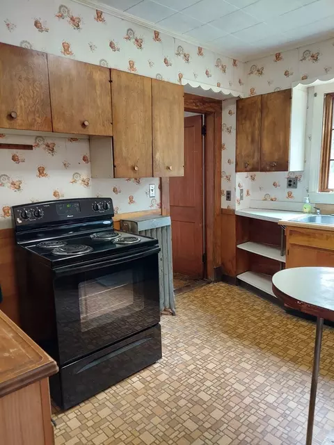 Kitchen - 51 River St, Hudson, MA 01749 photo 4 of 5