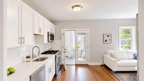 836 Canterbury St #1R, Roslindale, MA 02131