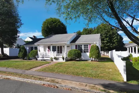 29 Ashworth Rd, Quincy, MA 02171