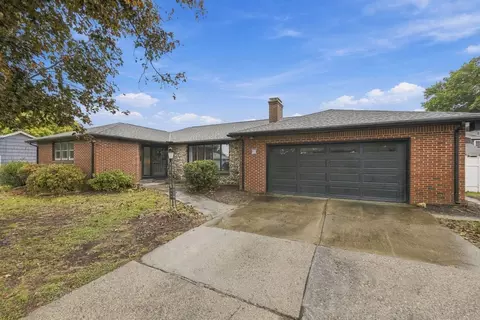 17 Oakridge St, Ludlow, MA 01056