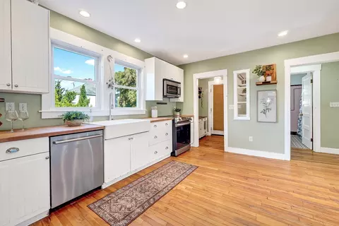 Kitchen - 4 Crane Ave # -6, Maynard, MA 01754 photo 1 of 5