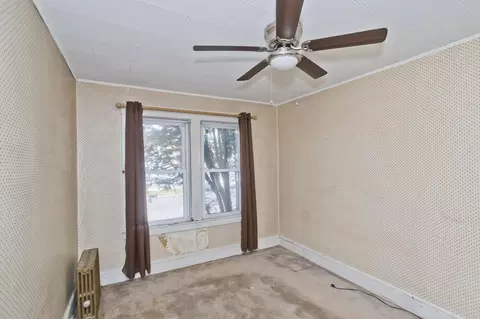 Bedroom - 81-83 Chestnut St, Springfield, MA 01151 photo 1 of 6