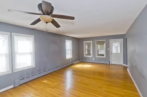 Living - 81-83 Chestnut St, Springfield, MA 01151 photo 2 of 5