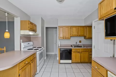 Kitchen - 81-83 Chestnut St, Springfield, MA 01151 photo 3 of 6