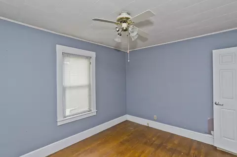 Bedroom - 81-83 Chestnut St, Springfield, MA 01151 photo 5 of 6