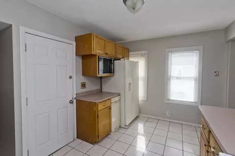 Kitchen - 81-83 Chestnut St, Springfield, MA 01151 photo 4 of 6