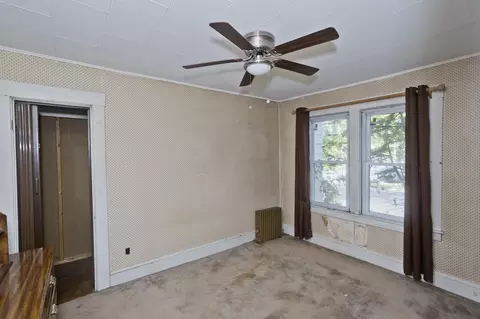 Bedroom - 81-83 Chestnut St, Springfield, MA 01151 photo 2 of 6