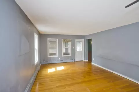 Living - 81-83 Chestnut St, Springfield, MA 01151 photo 4 of 5