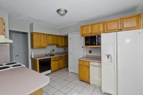 Kitchen - 81-83 Chestnut St, Springfield, MA 01151 photo 2 of 6