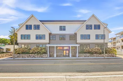69 Cummins Hwy #102, Roslindale, MA 02131