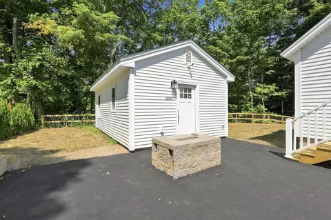 Exterior - 204 River Dr, Hadley, MA 01035 photo 3 of 4