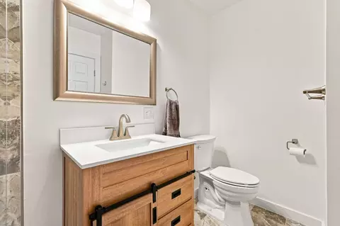 Bath - 204 River Dr, Hadley, MA 01035 photo 2 of 4