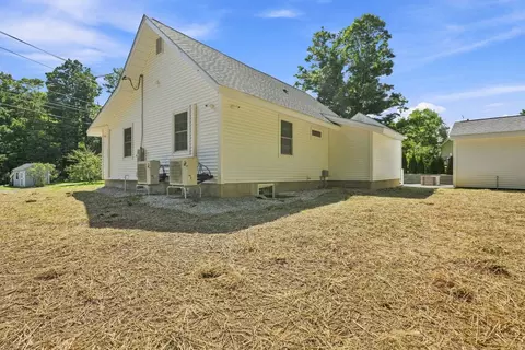Exterior - 204 River Dr, Hadley, MA 01035 photo 2 of 4