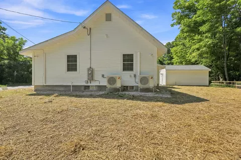 Exterior - 204 River Dr, Hadley, MA 01035 photo 1 of 4