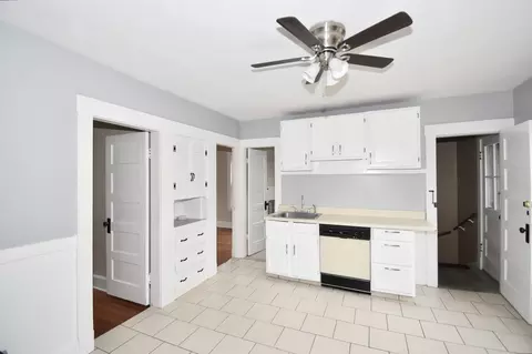 Entry Way - 92-94 Manchester Ter, Springfield, MA 01108 photo 2 of 2